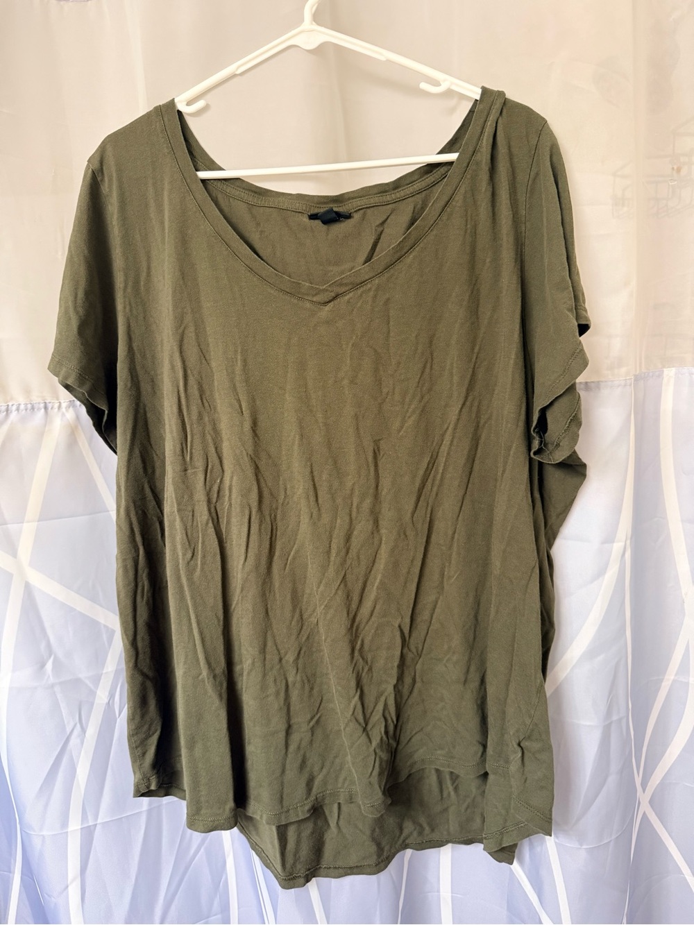 Torrid Olive Green V-Neck Short Sleeve Tee, Size 4